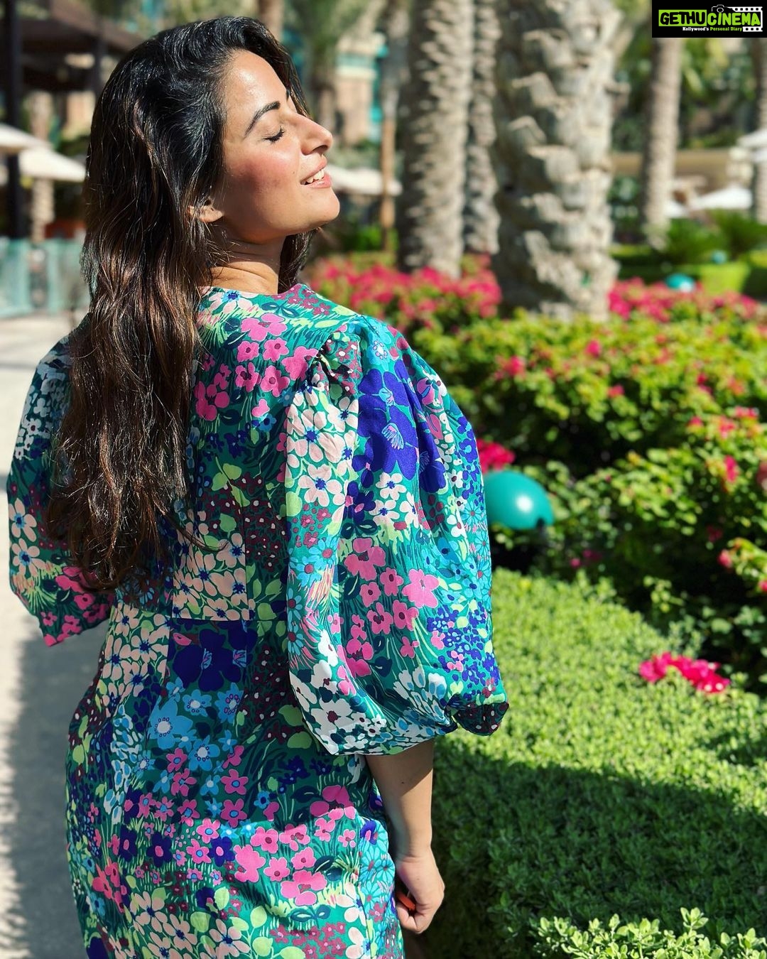 Aishwarya Sharma Bhatt Instagram - Dil garden garden ho gaya πΈπ Outfit: @myfywish Stylist: @styling.your.soul #dubai #dubaidiaries #atlantis #traveldiaries #freshlikeaflower #aishwaryasharma #ootd #fashioninsta #stayblessed