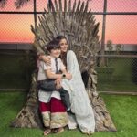 Aishwarya Sharma Bhatt Instagram - “When you play Game of Thrones you Win or you Die” buuuutttt we found our Throne of Funnnnnn 😂🤣 with @tanmayrishi #aishwaryasharma #tanmayrishi #pakhi #vinu #ghumhaikisikeypyaarmeiin #bts #funbehindthescenes #gameofthrones #theironthrone #crazyus