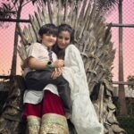 Aishwarya Sharma Bhatt Instagram - “When you play Game of Thrones you Win or you Die” buuuutttt we found our Throne of Funnnnnn 😂🤣 with @tanmayrishi #aishwaryasharma #tanmayrishi #pakhi #vinu #ghumhaikisikeypyaarmeiin #bts #funbehindthescenes #gameofthrones #theironthrone #crazyus