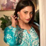 Aishwarya Sharma Bhatt Instagram - नफ़ासत है नजाक़त है, शरारत और है शोखी, नज़र भी कातिलाना है, अदा मासूम है उनकी ❤️ Wearing @needlecraft.lucknowikurti Styling @styling.your.soul PR @socialpinnaclepr #aishwaryasharma #indianattire #fashionista #fashioninsta #fashioninspo #lucknowichikankari