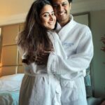 Aishwarya Sharma Bhatt Instagram – Roses are Red, Violets are blue 
Subah ho gayi mamu, ab photo khichale tu
🤪🤣

#goodmorning #dubaidiaries #throwbacktuesday ##aishwaryasharma #neilbhatt #neilkiaish #couplegoals #twinning #stayhappy