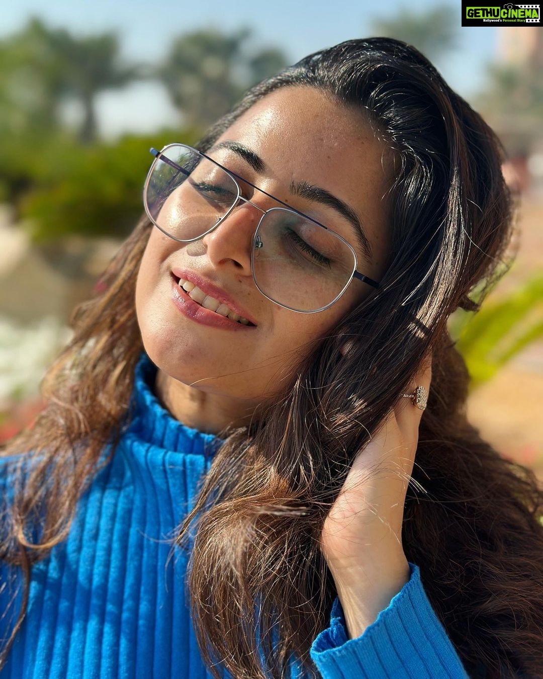 Aishwarya Sharma Bhatt Instagram - Blue💙 Thankyou so much @kayak_in for this memorable trip again 😊 Outfit: @pankhclothing Stylist: @styling.your.soul #aishwaryasharma #dubaidiaries #ad #sponsored #atlantis #explore #loveatfirstsight #shorttrip #fundays #stayhappy Atlantis, The Palm