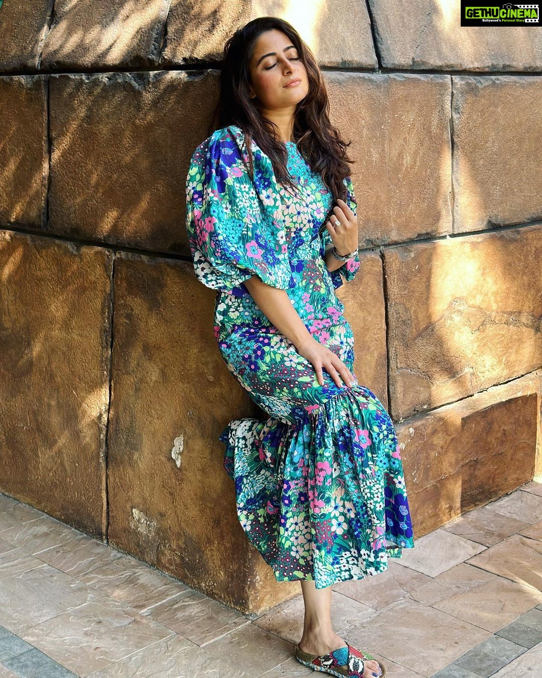 Aishwarya Sharma Bhatt Instagram - Dil garden garden ho gaya πΈπ Outfit: @myfywish Stylist: @styling.your.soul #dubai #dubaidiaries #atlantis #traveldiaries #freshlikeaflower #aishwaryasharma #ootd #fashioninsta #stayblessed