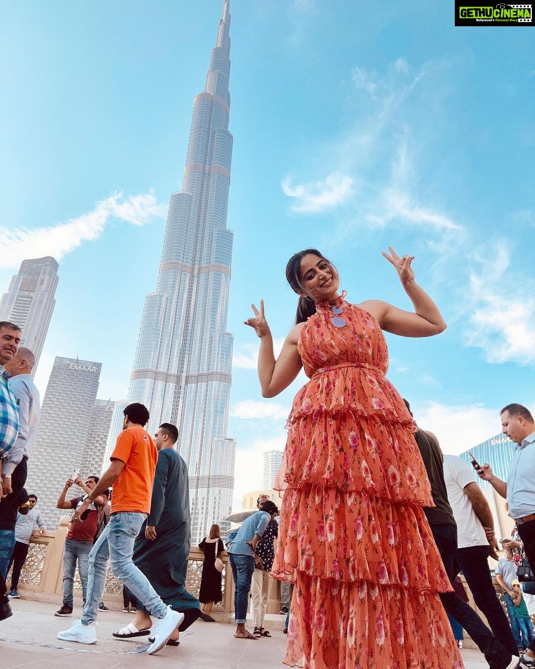 Aishwarya Sharma Bhatt Instagram - Burj khalifa ❤️ @bhatt_neil 😘❤️🧿 Styled by - @poojadargad_25_ Wearing - @meeamifashion Footwear: @callalilies.in PR @styling.your.soul #dubai #dubaidiaries #burjkhalifa #beautifulview #couplegoals #neilkiaish #aishwaryasharma #neilbhatt #triptodubai #ootd #fashioninspo #fashioninsta #stayhappy