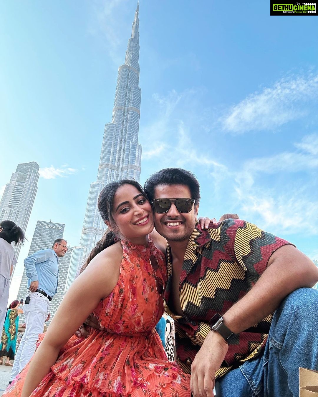 Aishwarya Sharma Bhatt Instagram - Burj khalifa ❤️ @bhatt_neil 😘❤️🧿 Styled by - @poojadargad_25_ Wearing - @meeamifashion Footwear: @callalilies.in PR @styling.your.soul #dubai #dubaidiaries #burjkhalifa #beautifulview #couplegoals #neilkiaish #aishwaryasharma #neilbhatt #triptodubai #ootd #fashioninspo #fashioninsta #stayhappy