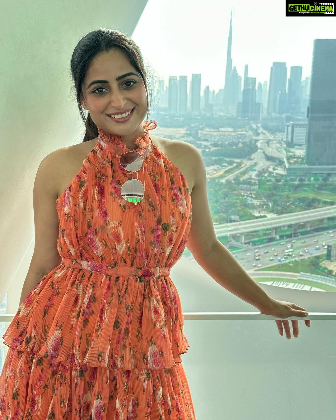 Aishwarya Sharma Bhatt Instagram - Burj khalifa ❤️ @bhatt_neil 😘❤️🧿 Styled by - @poojadargad_25_ Wearing - @meeamifashion Footwear: @callalilies.in PR @styling.your.soul #dubai #dubaidiaries #burjkhalifa #beautifulview #couplegoals #neilkiaish #aishwaryasharma #neilbhatt #triptodubai #ootd #fashioninspo #fashioninsta #stayhappy