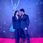 Aishwarya Sharma Bhatt Instagram - About Last Night🙏🏻❤️ Styled by @karishmasalian6 Jewellery by @padmashree_jewels #itaawards #twinning #couplegoals #neilkiaish #coupleinblack #aishwaryasharma #neilbhatt