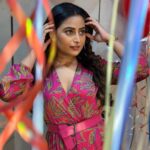Aishwarya Sharma Bhatt Instagram - So this is an appreciation post for my Makeup Artist Ritu @smriti_bhowmick256 she planned this beautiful surprise for me❤️ she came on set at 5:00am and did everything own her own I am so happy and obliged Ritu and thankyou my husband @bhatt_neil for being a part of this planning… I love surprises 🥹❤️ thankyou again you guys made my day.. love you😘🤗❤️ and @peachyboo.in @kumkum.t11 I must say I am inlove this dress..❤️ Wearing @peachyboo.in #birthday #8thdecember #aishwaryasharma