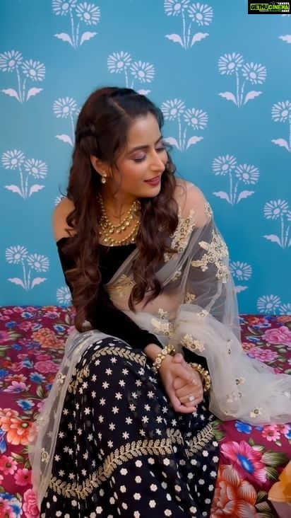 Aishwarya Sharma Bhatt Instagram - This is a Small tribute to you “Rekha Maa” Happy Birthday to epitome of everlasting beauty ❤️😇 Love you so much 😘🤗❤️ #happybirthdayrekhaji #kaisipahelizindgani #parinita #singer #rekhaji #aishwaryasharma #stayhappy