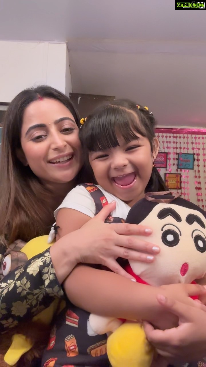 Aishwarya Sharma Bhatt Instagram - Shinchan found his Himavari 😂🤣 @aria_sakaria Happy Navratri🙏🏻 #aishwaryasharma #ariasakaria #pakhi #savi #shinchan #himavari #ghumhaikisikeypyaarmeiin #bts #funnyreels #stayhappy #navratri2022