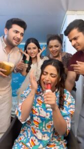 Aishwarya Sharma Bhatt Instagram - Morning रियाज़ 😂😂😂 @bhatt_neil @sheetalmaulik @vihansometimes @snehabhawsarofficial #funnyreels #instatrending #trendingreels #reelitfeelit