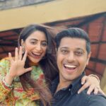 Aishwarya Sharma Bhatt Instagram – Goofballs 🤪🤣

#picturesoftheday #couplegoals #aishwaryasharma #neilbhatt #bts #ghumhaikisikeypyaarmeiin #stayhappy