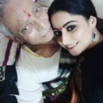 Aishwarya Sharma Bhatt Instagram - My Dadaji( Bade papa) “Shree Bhagwati Prasad Ji Sharma” he left us on 30th October 2022. He was an lnspiration, a great Artist, a best Father and a bestest Grandfather. He loved us all unconditionally, specially in my wedding he build all his strength and participated in all the rituals, I can’t forget that thing he said to me “नानी थारो मांडो(शादी)करी के जाऊँगा” and the phrase he use to say “कर भगवत् कर सबका भला” so as he did. I wish I could keep you here forever with me but it’s life. You and your blessings will always remain with me, you will be in my heart forever bade papa I miss you so much I love you 🥹 May your soul rest in peace 🙏🏻❤️