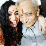 Aishwarya Sharma Bhatt Instagram - My Dadaji( Bade papa) “Shree Bhagwati Prasad Ji Sharma” he left us on 30th October 2022. He was an lnspiration, a great Artist, a best Father and a bestest Grandfather. He loved us all unconditionally, specially in my wedding he build all his strength and participated in all the rituals, I can’t forget that thing he said to me “नानी थारो मांडो(शादी)करी के जाऊँगा” and the phrase he use to say “कर भगवत् कर सबका भला” so as he did. I wish I could keep you here forever with me but it’s life. You and your blessings will always remain with me, you will be in my heart forever bade papa I miss you so much I love you 🥹 May your soul rest in peace 🙏🏻❤️
