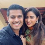 Aishwarya Sharma Bhatt Instagram – Goofballs 🤪🤣

#picturesoftheday #couplegoals #aishwaryasharma #neilbhatt #bts #ghumhaikisikeypyaarmeiin #stayhappy