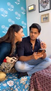 Aishwarya Sharma Bhatt Instagram - Whenever I see dark chocolate 😲 #aishwaryasharma #neilbhatt #funnyreels #reelitfeelit #instatrending #trendingreels #kabhikhushikabhigham