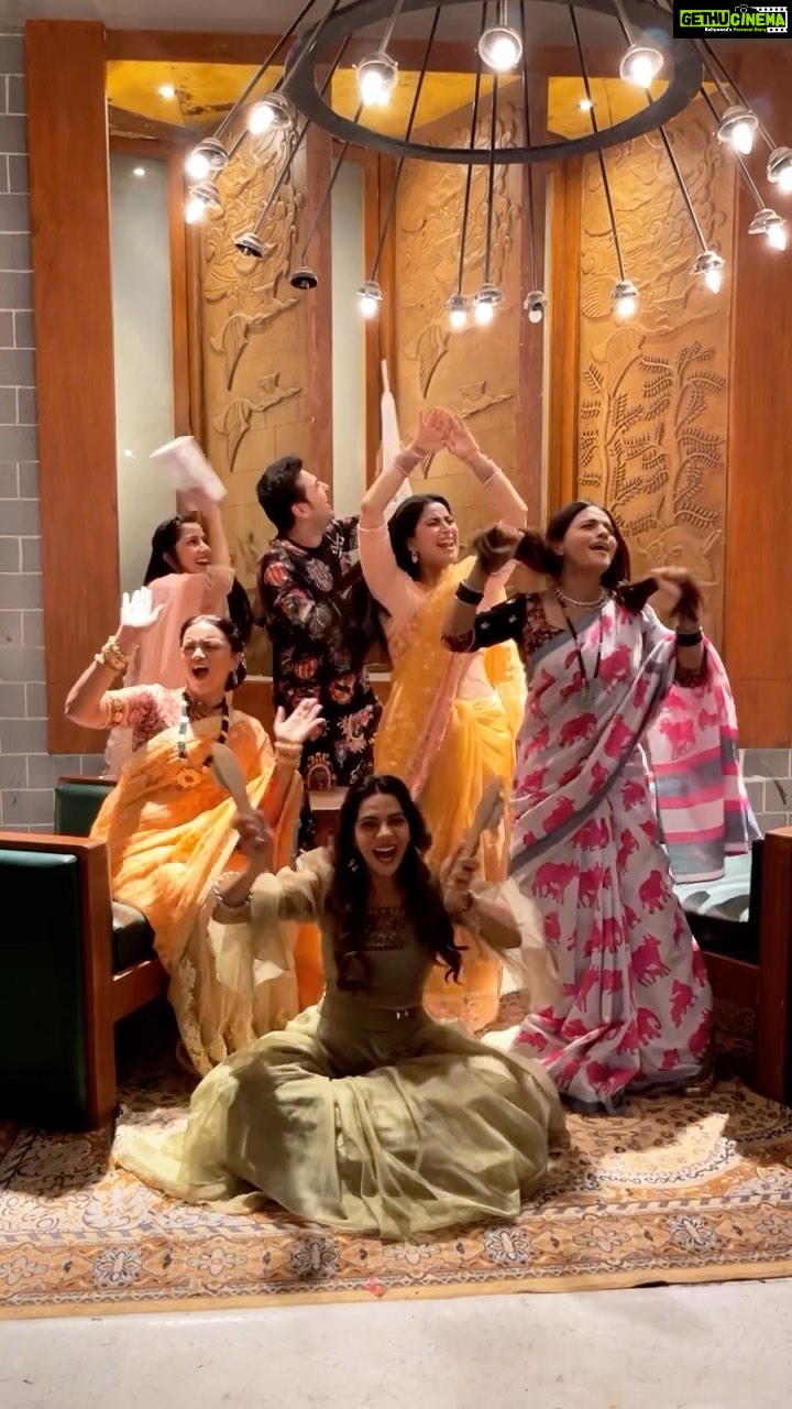Aishwarya Sharma Bhatt Instagram - Good morning πππ @sheetalmaulik @vihansometimes @mitaalinag @tanvithakker @snehabhawsarofficial #ghumhaikisikeypyaarmeiin #bts #behindthescenes #fun #onsetπ₯π¬ #actorslife #crazynessoverloaded #stayhappy