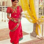 Aishwarya Sharma Bhatt Instagram - बाई गं !!! कसं करमत न्हाई गं❤️ PC @bhatt_neil #ghumhaikisikeypyaarmeiin #bts #pakhi #patralekha #aishwaryasharma #marathimulgi #nauvarisaree #maharashrianlook #chandramukhi मुम्बई फ़िल्म सिटी