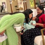 Aishwarya Sharma Bhatt Instagram – 😇❤️👶🏻 #Arham 

#ghumhaikisikeypyaarmeiin #bts #vinayak #pakhi #aishwaryasharma #cutenessoverload #love मुम्बई फ़िल्म सिटी