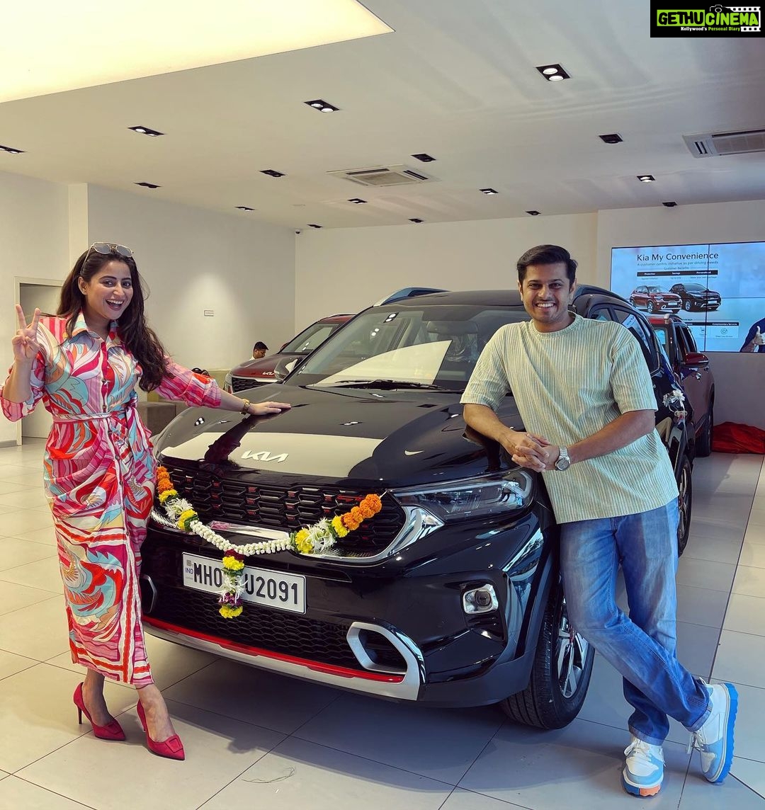 Aishwarya Sharma Bhatt Instagram - Meet My “Dhanno” 🖤❤️ when your hardwork finally pays off 😇🧿🪬 Thankyou god for everything and this special thanks to you my love @bhatt_neil for being there with me running around for me love you so so much and Thankyou mutter paneer love you 😘❤️🤗 #dreamcometrue #newcar #firstcar #newbeginnings #thuthuthu #aishwaryasharma #stayblessed #stayhappy