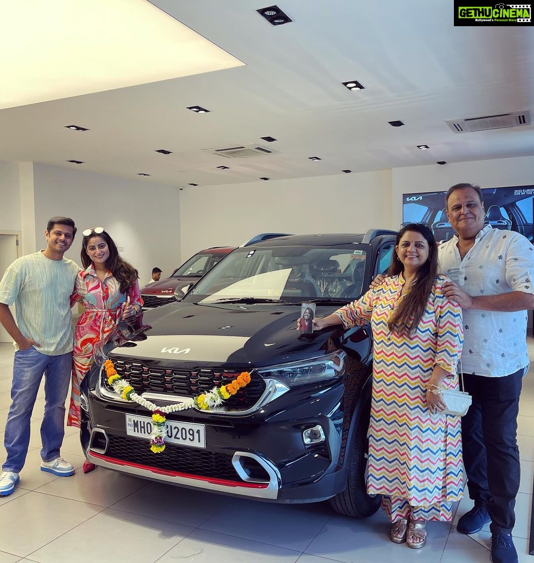 Aishwarya Sharma Bhatt Instagram - Meet My “Dhanno” 🖤❤️ when your hardwork finally pays off 😇🧿🪬 Thankyou god for everything and this special thanks to you my love @bhatt_neil for being there with me running around for me love you so so much and Thankyou mutter paneer love you 😘❤️🤗 #dreamcometrue #newcar #firstcar #newbeginnings #thuthuthu #aishwaryasharma #stayblessed #stayhappy