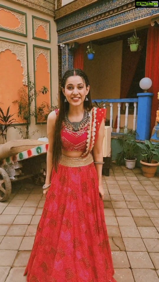 Alice Kaushik Instagram - Iss Ravivaar se humari aur aapki mulaqaat hogi har roz, yaani Somvaar se Ravivaar. To milne aaiyega zaroor, sirf @StarPlus par. ❤️✨️