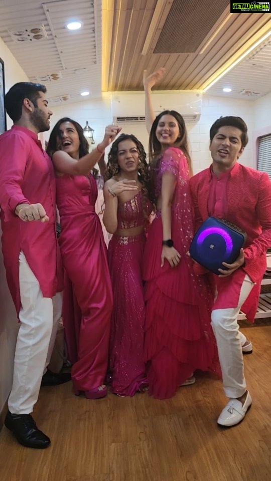 Alice Kaushik Instagram - Happy birthday , @shinydoshi15 💓😁 #pinkisabadass #Ravivaarwithstarparivaar ď @mahajankinshuk17 @simranbudharup @akshay_kharodia