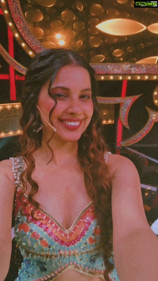 Alice Kaushik Instagram It's not jumma but here’s your chumma 😘💗