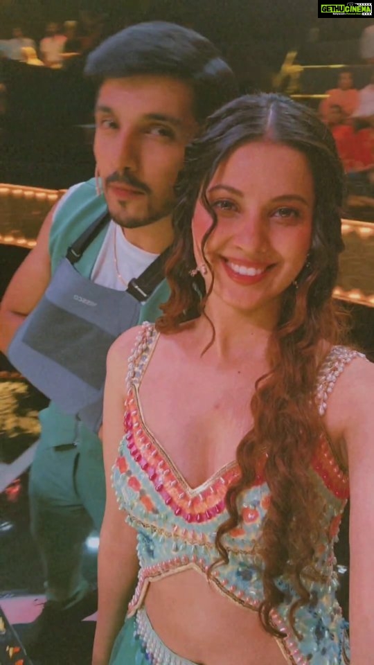 Alice Kaushik Instagram - Hi from us ❤️ #Ravivaarwithstarparivaar