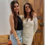 Alice Kaushik Instagram - I have no shame admitting that I steal. I steal from her. I steal whatever little I can of her skills and wisdom ( She lets me ) Can’t remember the number of times I have gone up to her with confusion and she’s given me clarity each single time. She gets me. I think by now she knows what she means to me , don’t you ? @kruttika_desai ❤️❤️ I admire the woman that you are and the warmth you give me makes me want to cosy up to you 💕 You somehow are always there for my rescue , be it spiritually or otherwise. Always there to guide. We share lot more than just the love of literature , history and romance ❤️ I love you 😘 Have the happiest birthday. God bless you. Keep shining and keep inspiring. 💖💖💖🎂🎂🎂