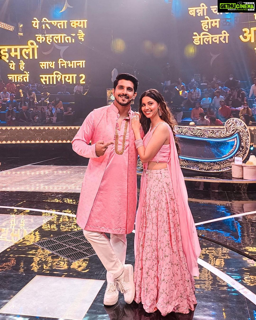 Alice Kaushik Instagram - Better Together 💘 #Raavi #Shiva #StarParivaar #RavivaarWithStarParivaar 🌸
