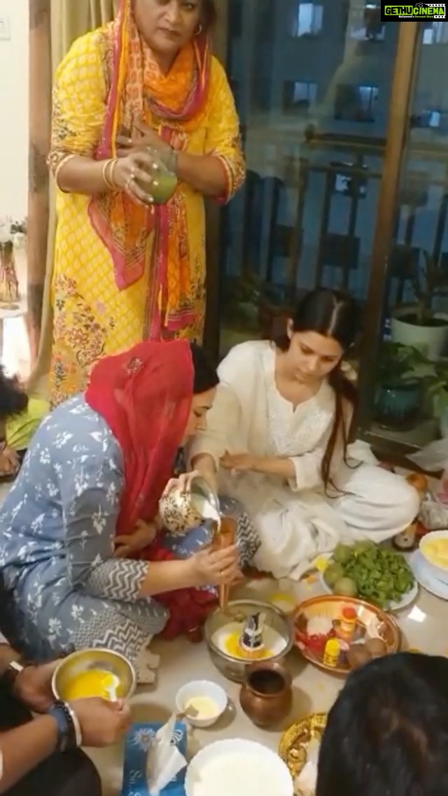Alice Kaushik Instagram - Rudra abhishek done right π§Ώπππ» Thank you for making it special @shalini.kapoorsagar @rohitsagar16 @wearwanderwrite @divyakmahajan @shaili_sancheti @karan.dhillon91 @kanwardhillon_