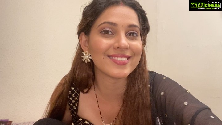 Alice Kaushik Instagram - We've come from the soil and we shall return to it. But before that, we must learn to take care of it. Protect it. And preserve it. ❤️ Here's to a wonderful endeavor that deserves to be close to all our hearts. For us. And for those who'll walk this planet after us. Let's leave it a better place for them than we found it to be, shall we? #consiousplanet #sadguru🙏