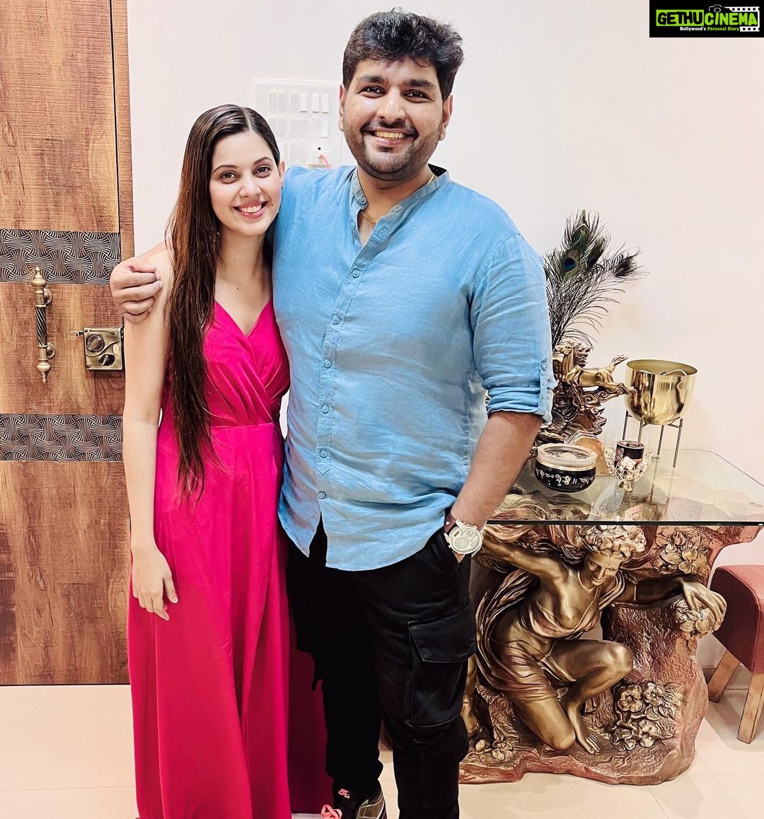 Alice Kaushik Instagram - LATE POST: Happiest birthday to the guy who’s a complete sweetheart. @karan.dhillon91 Thank you for being so warm and welcoming always. I have found both a brother and a friend in you and I wish nothing but the best for you. Keep smiling , you look cute 💓 May God bless you with everything you desire and a lot more ❤️❤️❤️ Love you 😘