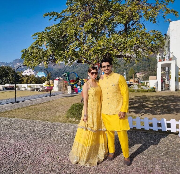 Alice Kaushik Instagram - Kanwar me in sunshine 🎶☀️💛 Outfits: @laganwedding Styled by : @styledbyhenal Earrings : @johoriindia 💫 #Haldi #pyaarmeinsharabhi