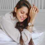 Alice Kaushik Instagram - Everything comes naturally when my neutrals go with my #danielwellington watch effortlessly 🖤🤍 P.S. Their Black Friday sale is finally here. 🔥 Shop @danielwellington products at up-to 50% off now! 😮 AND with my code DWALICE you get an extra 15% off. Hurry up!! #collaboration.