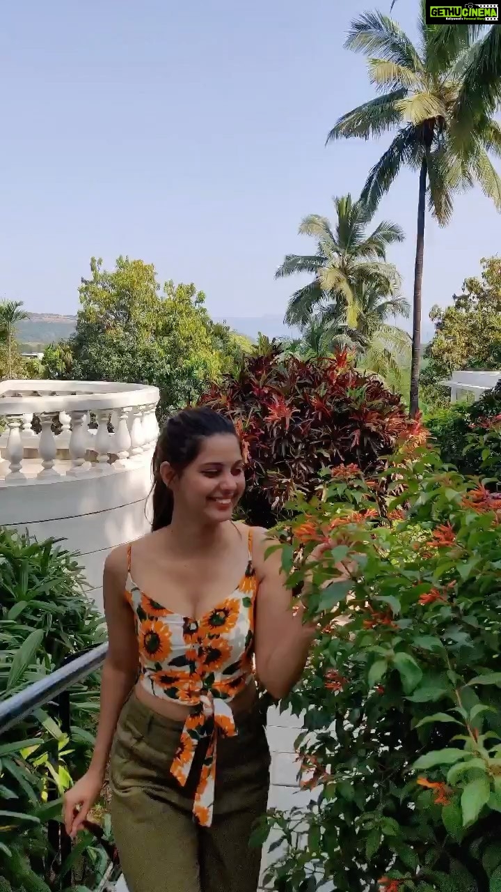 Alice Kaushik Instagram I find my thrill in pretty little things 💛