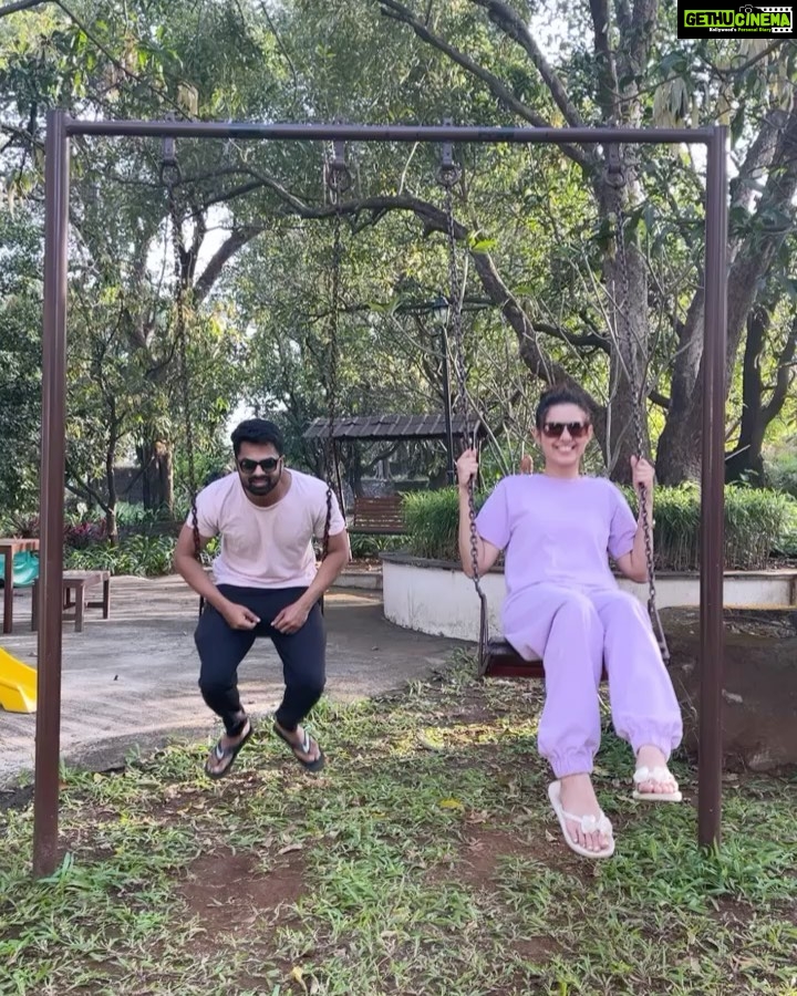 Alice Kaushik Instagram - Girls like to swing 💖🧚🏻♂️ My baby girl @mohnishkaramchandani 😋