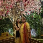 Alice Kaushik Instagram - Cutie’s birthday 💖 How Pyaari does she look 👰😘 #LaFamilia #ThisWomanIsLove 🌸