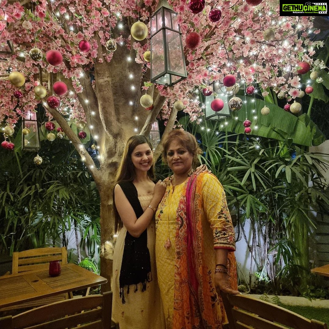 Alice Kaushik Instagram - Cutieโs birthday ๐ How Pyaari does she look ๐ฐ๐ #LaFamilia #ThisWomanIsLove ๐ธ