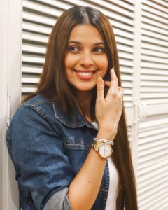 Alice Kaushik Instagram - Wearing my heart on my sleeve along with my time on my wrist, 
this festivities and always. ✨
Paired my #OOTD with my favourite watch from @danielwellington today.
Love how it effortlessly amps-up the look.
Shop now with upto 15% off and an
additional 15 % off with my code DWALICE.
Happy Shopping #DWali
#DanielWellington #ad 
Shot by : @shotbysushobh
