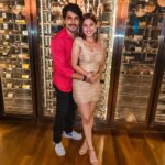Alice Kaushik Instagram - About yesterday when we partied like there was no tomorrow. #The200EpisodeBash #LovingHimIsRed ❤️ #NightsLikeTheseAreGolden 🌟 #PandyaStore 🥰 #Shivi 🧿 @kanwardhillon_ 😘 Taj Lands End, Mumbai