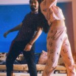 Alice Kaushik Instagram - To sum up, my mornings with susudi @sushobhs ❣️ #WeCouldHaveDancedToThisButYouHadToRuinIt 🤣🤣 #ThingsWeMakeEachOtherDo 👫🏻