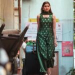 Alice Kaushik Instagram - Thoda gam hai sabka qissa Thodi dhoop hai sabka hissa Aankh teri bekaar hi nam hai Har pal ek naya mausam hai - ZNMD 🌻 #Mood #Raavi #PandyaStore 📷: @basiclifestyle_00