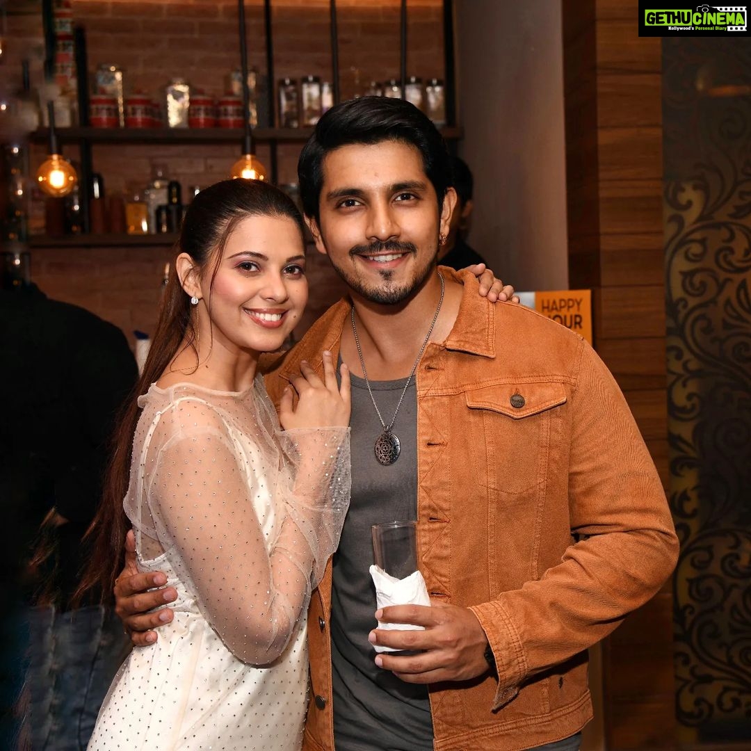 Alice Kaushik Instagram Yes please! 🌸💖 Gethu Cinema