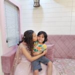 Alice Kaushik Instagram - Never without a kiss in this little goofball's presence 😘 #LittleRitual #heartstealer #Babbarrrrrrrr 💕😁
