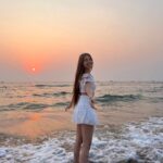 Alice Kaushik Instagram - I wonder if the sunset knows how beautiful it is 💞 -Borrowed Words.