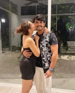 Alice Kaushik Instagram - Missing this person a little extra today 💞 @kanwardhillon_ 🐧 #Bubblegum