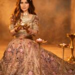 Alice Kaushik Instagram - Subaha ko teri zulf ne shaam kar diya Saakhi ne phir se mera jaam bhar diya 💞🎶 MUA: @nehaadhvikmahajan 📷: @luvisrrani