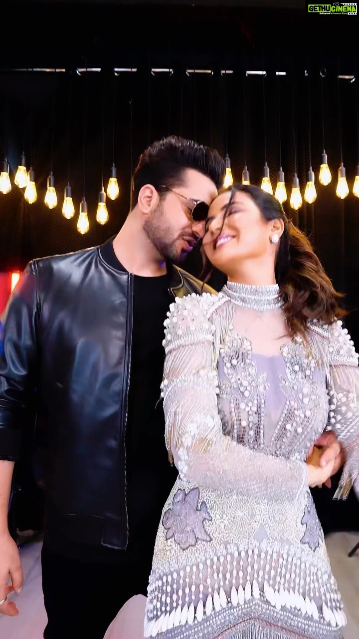 Aly Goni Instagram - Can’t wait for you all to create magic with #SajaungaLutkarBhi 💫 Create your version of reels using this audio and we will share the best ones on our stories. PS: Don’t forget to tag us and @saregama_official 😍 @singer_shaan @neetimohan18 @kunaalvermaa @dharankumar_c @Ganeshacharyaa @kelkarjayshree @ajaypandey_dop @manojmagarr @_jimmyzdesigner_ @gmsingh80 @akkibless.wish @sachinpoojary007 @meetali_parmar